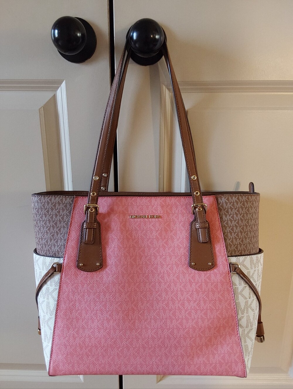 Michael Kors Large Voyager Signature Tote